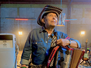 Lee más sobre el artículo Murió el Rey Vallenato, Egidio Cuadrado, eterno compañero de Carlos Vives